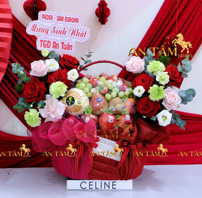 GIỎ TRÁI CÂY PHỐI HOA 2 BÊN TONE ĐỎ CHÚC MỪNG SINH NHẬT