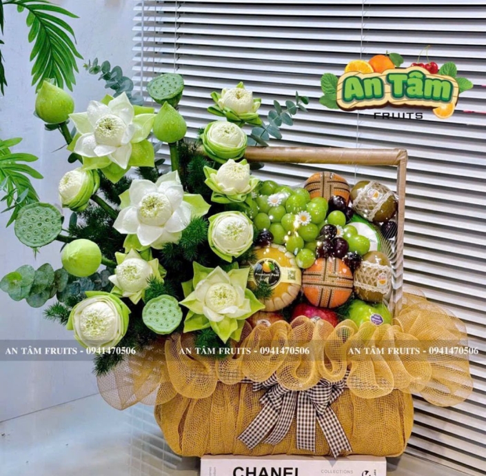 GIỎ TRÁI CÂY PHỐI HOA SEN KÍNH LỄ CHẤT LƯỢNG