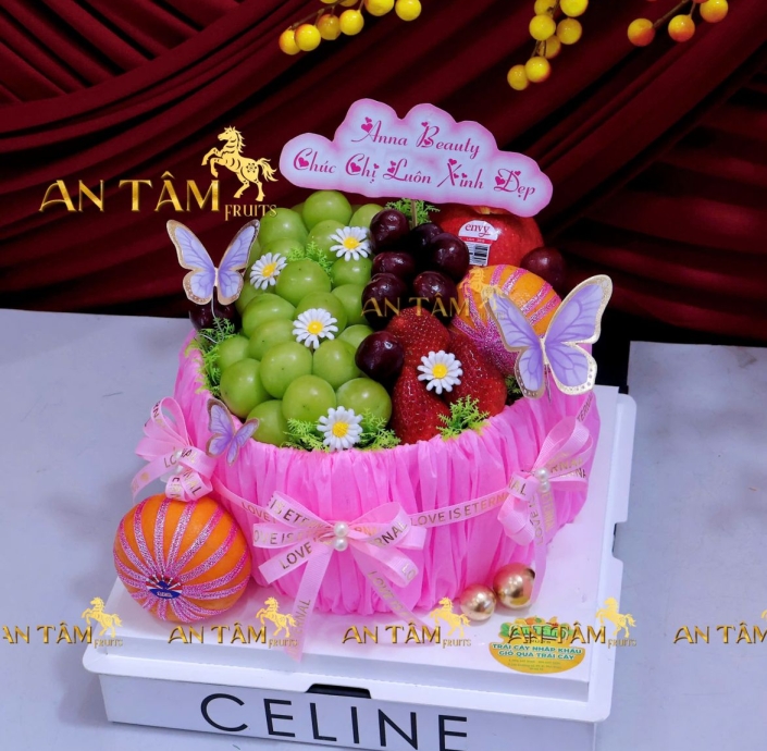 BÁNH KEM TRÁI CÂY TONE HỒNG MIX NHO CHERRY DÂU