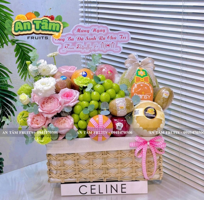 KHAY TRÁI CÂY MIX HOA 1 BÊN SIÊU XINH 