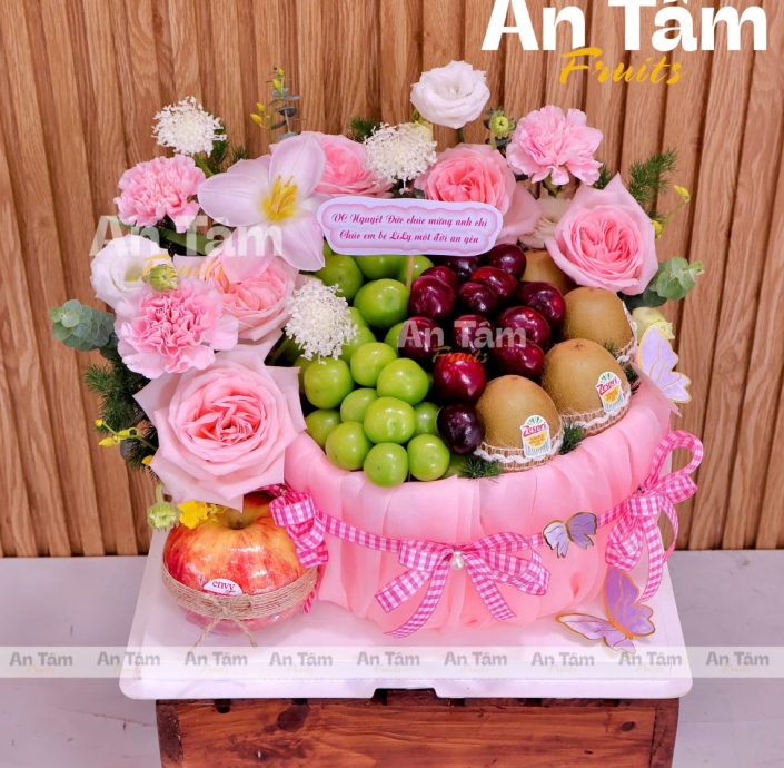 BÁNH KEM TRÁI CÂY TONE HỒNG MIX 3 LOẠI CHERRY KIWI VÀ NHO MẪU ĐƠN 