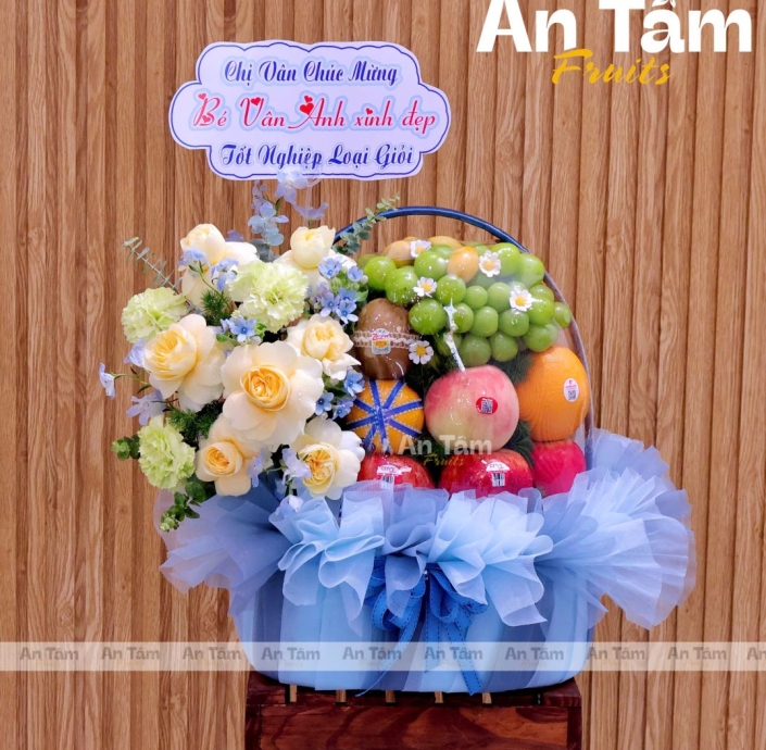 GIỎ TRÁI CÂY LƯỚI VOAN NHẸ NHÀNG CHÚC MỪNG TỐT NGHIỆP