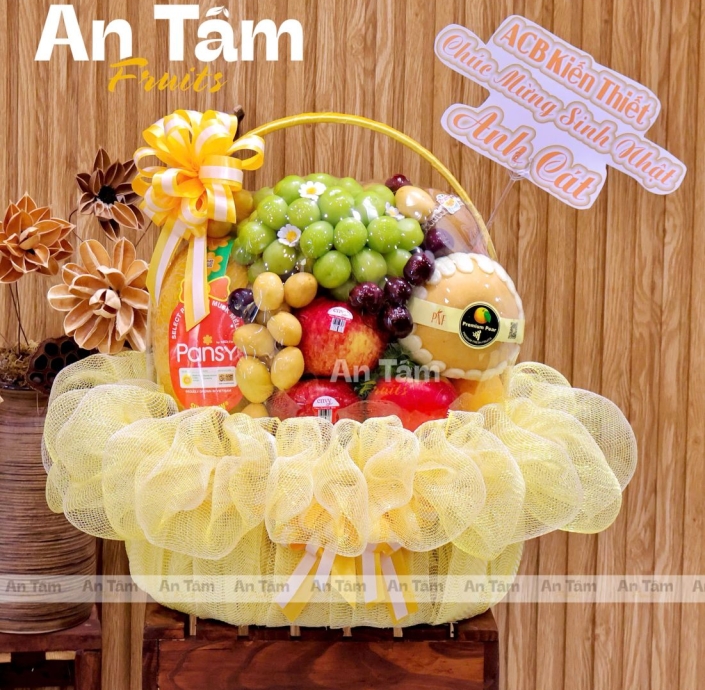 GIỎ TRÁI CÂY TONE VÀNG CHÚC MỪNG SINH NHẬT 