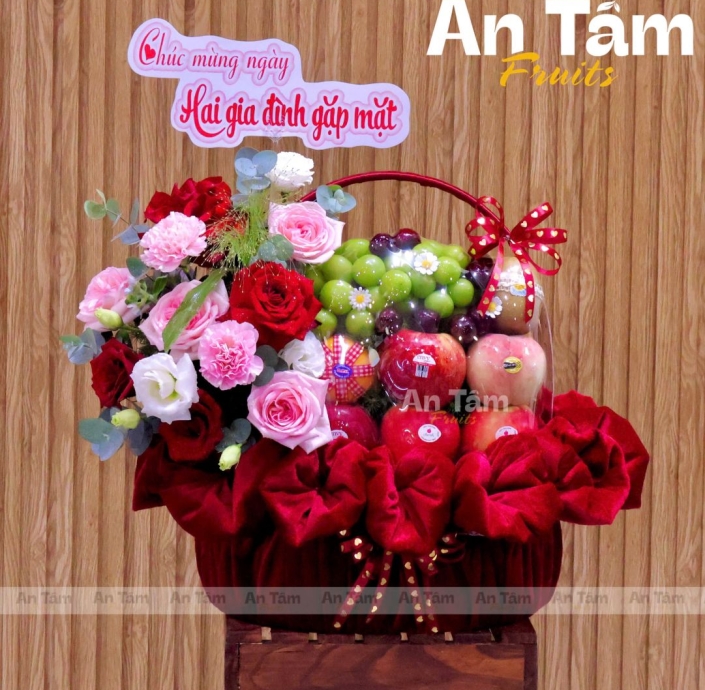 GIỎ TRÁI CÂY PHỐI HOA TONE ĐỎ NHUNG CAO CẤP 
