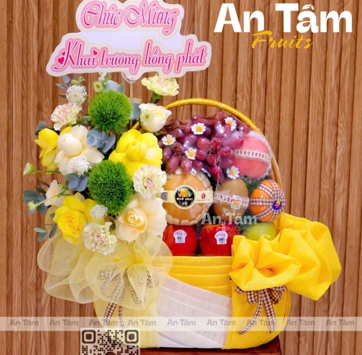 GIỎ TRÁI CÂY PHỐI HOA CHÚC MỪNG KHAI TRƯƠNG TONE VÀNG