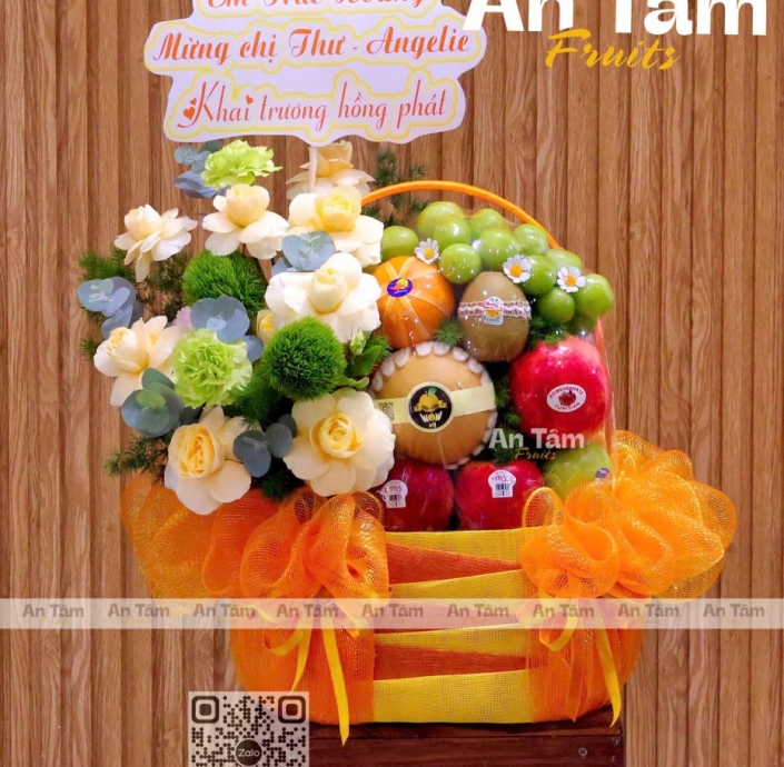 GIỎ TRÁI CÂY MIX HOA TONE CAM CHÚC MỪNG