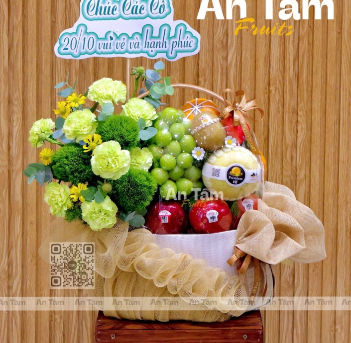 GIỎ TRÁI CÂY MIX HOA TONE NÂU XANH CHÚC MỪNG NGÀY 20 THÁNG 10 