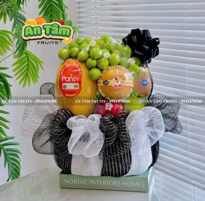 GIỎ TRÁI CÂY KÍNH VIẾNG MÀU ĐEN VÀ TRẮNG