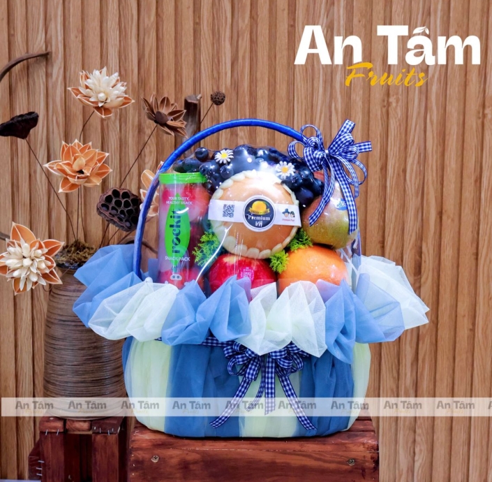 GIỎ TRÁI CÂY PHỐI LƯỚI VOAL XANH NHẸ NHÀNG CHÚC MỪNG