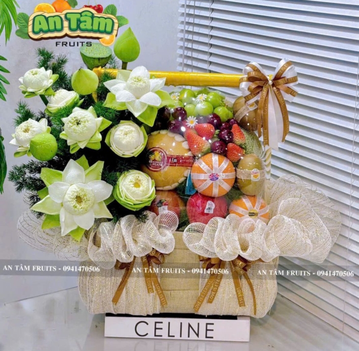 GIỎ TRÁI CÂY TONE KEM KIÍNH LỄ MIX HOA SEN SIÊU NẶNG 