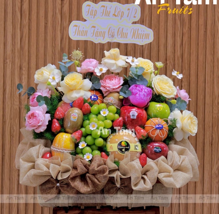 GIỎ TRÁI CÂY PHỐI HOA TRI ÂN CÔ GIÁO CUỐI NĂM HỌC 