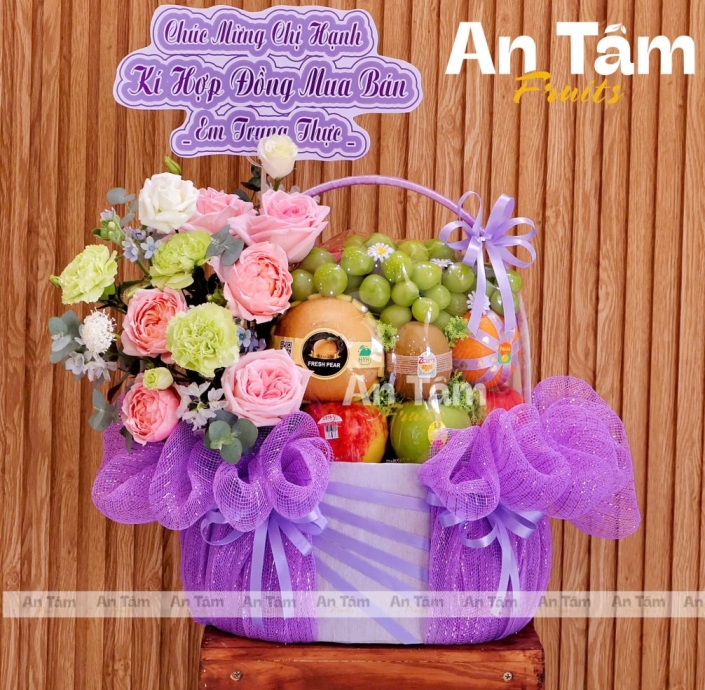 GIỎ TRÁI CÂY PHỐI HOA TONE TÍM CHÚC MỪNG KÍ HỢP ĐỒNG THÀNH CÔNG