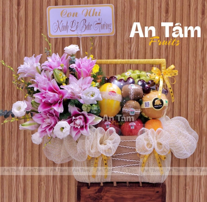 GIỎ TRÁI CÂY PHỐI FULL HOA LY KÍNH LỄ 