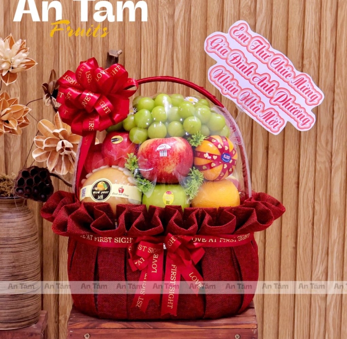 GIỎ TRÁI CÂY TONE ĐỎ CHÚC MỪNG NHẬN NHÀ MỚI 