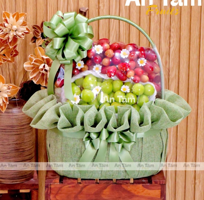 GIỎ PHỐI 1 CHÙM NHO MẪU ĐƠN VÀ 1KG5 NHO ĐỎ RUBY
