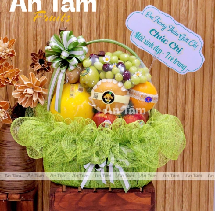 GIỎ TRÁI CÂY TONE XANH LÁ MIX TRÁI CHÚC MỪNG