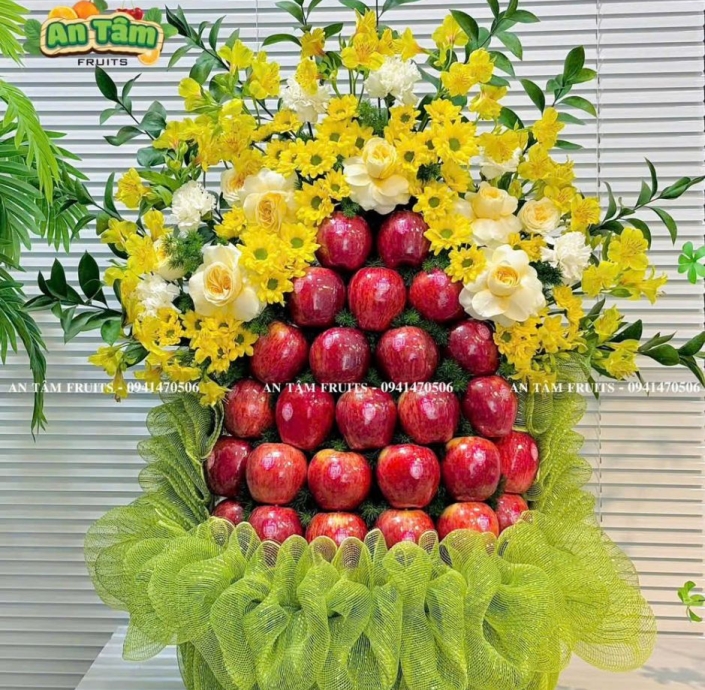 THÁP TRÁI CÂY FULL TÁO MIX HOA FORM GIỎ SIÊU TO 1 MẶT TRÁI