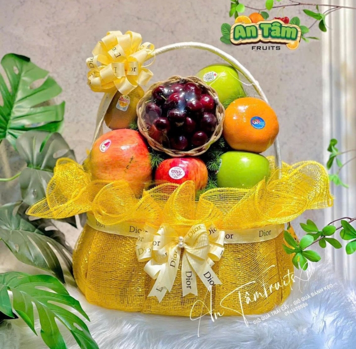 GIỎ TRÁI TONE VÀNG KÍNH LỄ MIX CHERRY KHÔNG NHO