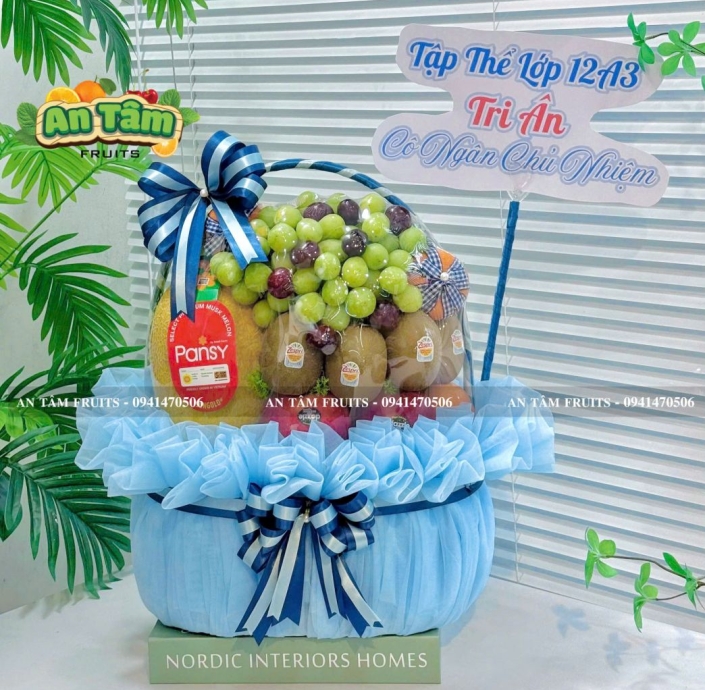 GIỎ TRÁI CÂY TO NẶNG TRI ÂN CÔ GIÁO