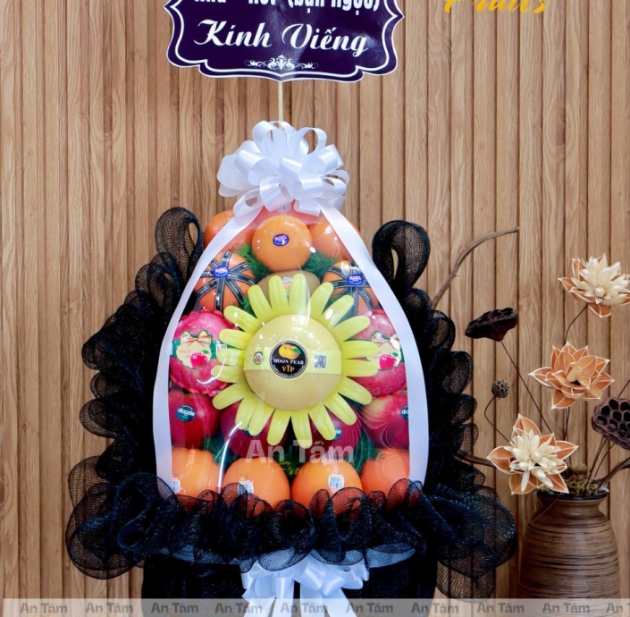 THÁP TRÁI CÂY KHÔNG NHO KÍNH VIẾNG 