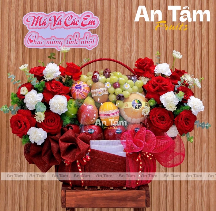 GIỎ TRÁI CÂY TONE ĐỎ PHỐI HOA CHÚC MỪNG SINH NHẬT SANG TRỌNG