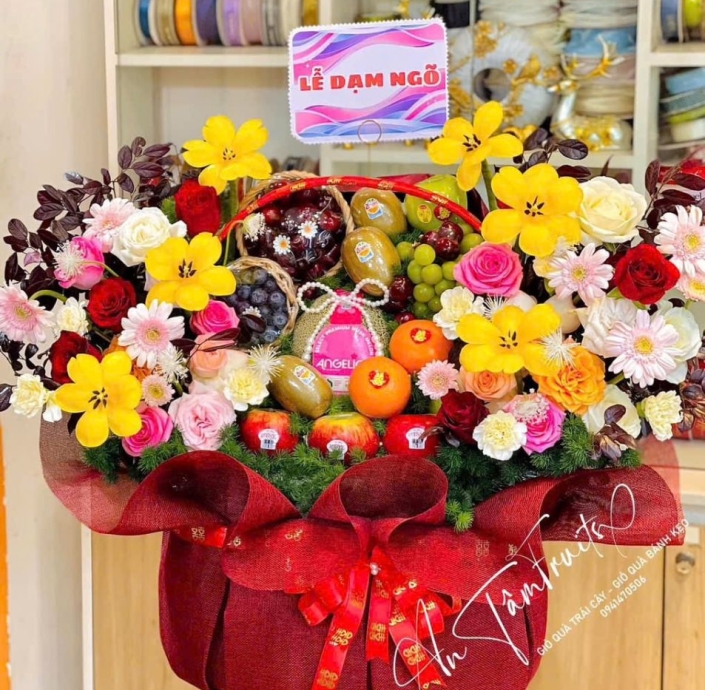 GIỎ TÁI CÂY RA MẮT NHÀ GÁI MIX HOA 2 BÊN TONE ĐỎ 
