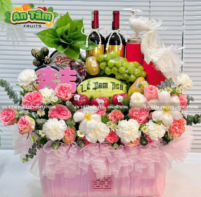 Giỏ trái cây dãm ngõ tone hồng xinh